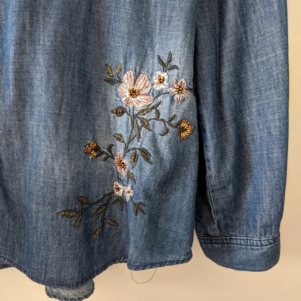 Vintage America Embroidered Chambray Top NWT - Picture 6 of 7